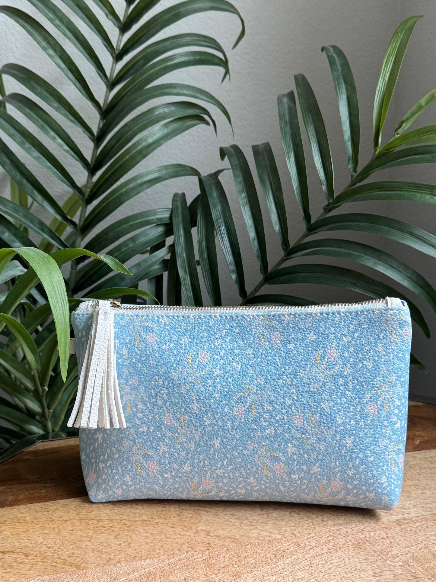 Makeup Bag Clutch - Flying Floral Light Blue